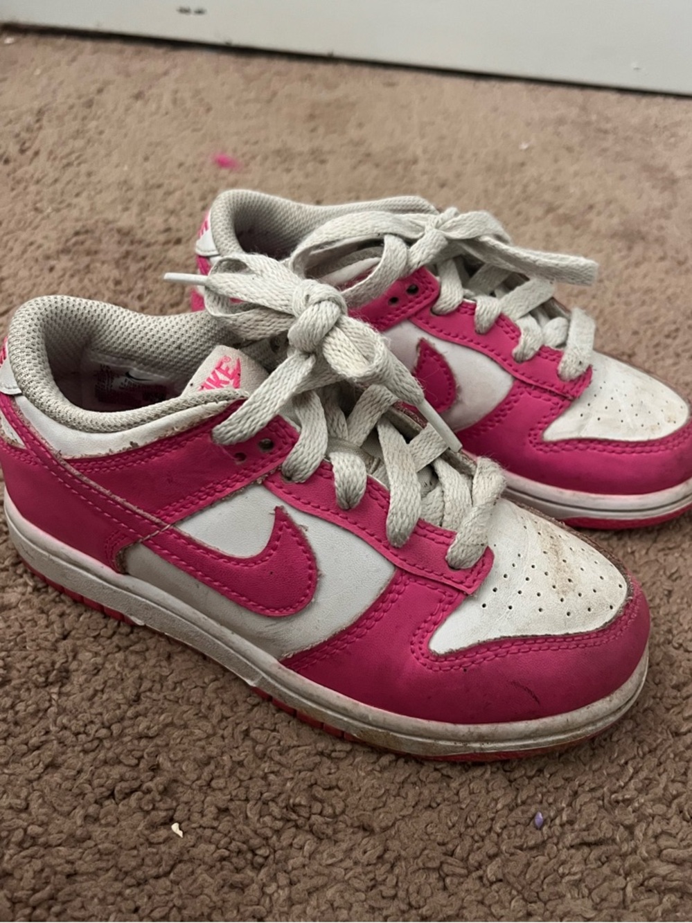 Nike Kids White and Pink Low-Top Sneakers